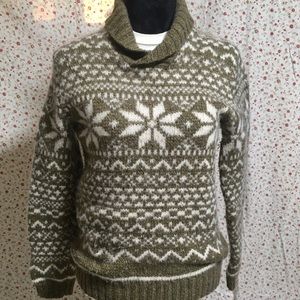 Cottage core  cozy knit lambswool vintage sweater